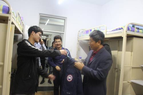 http://xyw.hlju.edu.cn/__local/F/E5/19/5A6E1459C36F339DAC8CB2A17EE_B1805392_91CA2.png